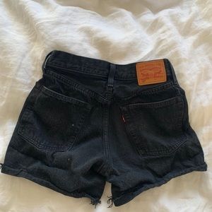 Levi 501 cutoff black denim short
